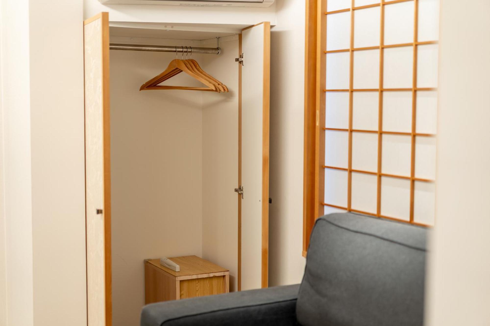 Apartment Resi Hachi *
