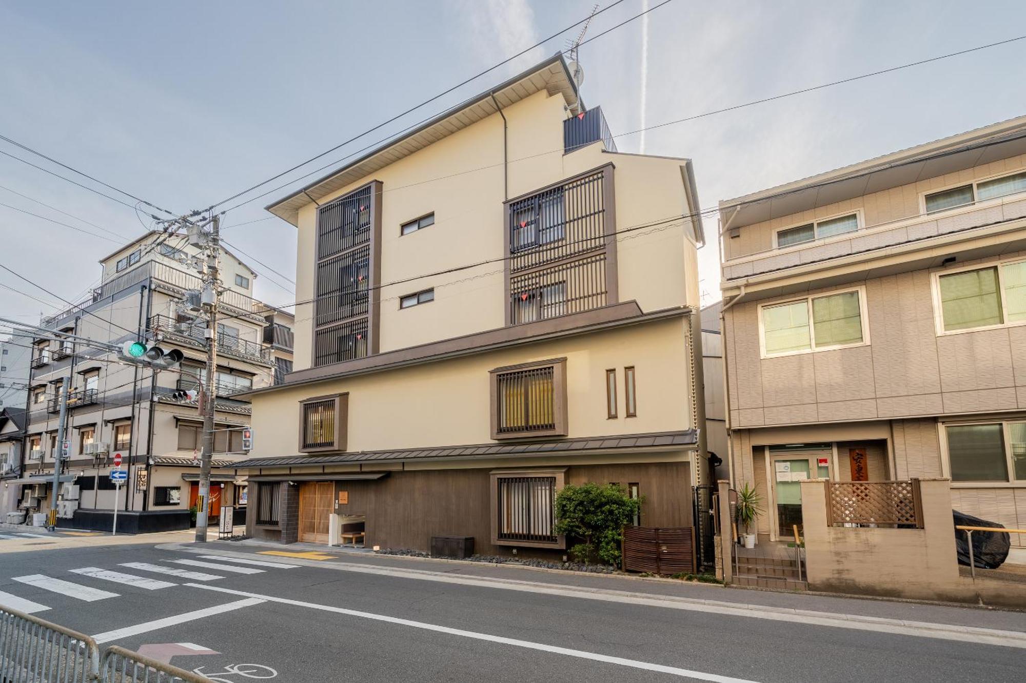 Apartment Resi Hachi *